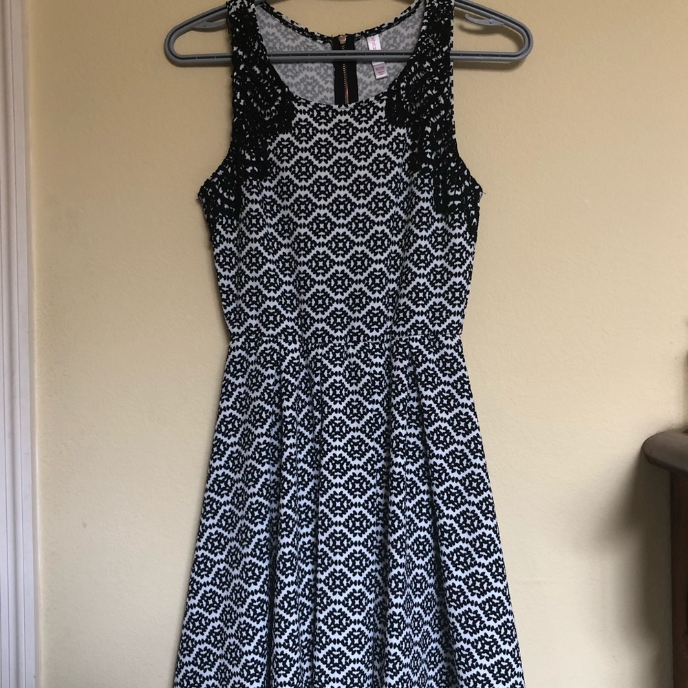 Sleeveless, knit dress. Like-new condition.